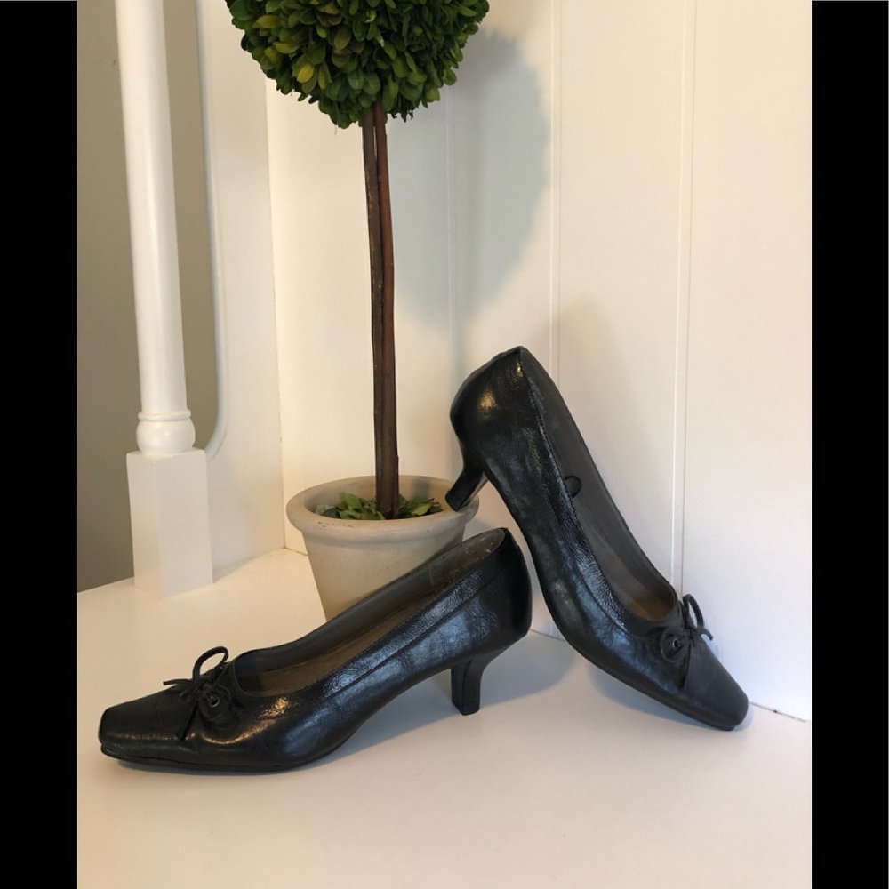 Black Pumps